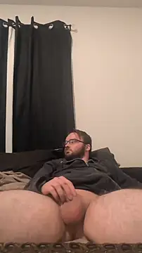 Snapshot of bear8t chatting on October 31, 11:00 am bear8t online show from October 31, 11:00 am