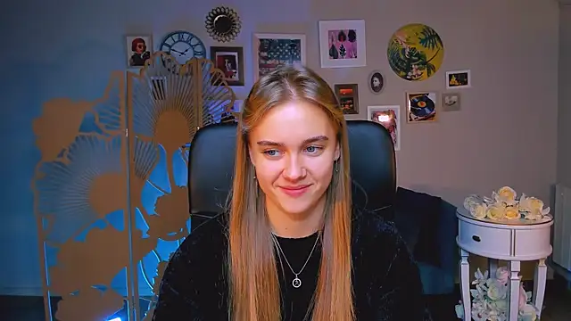 JuneWoods online show from October 20, 7:20 am