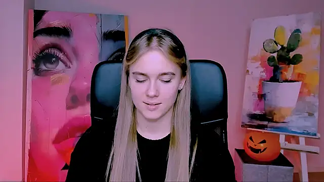 JuneWoods online show from November 1, 11:12 am