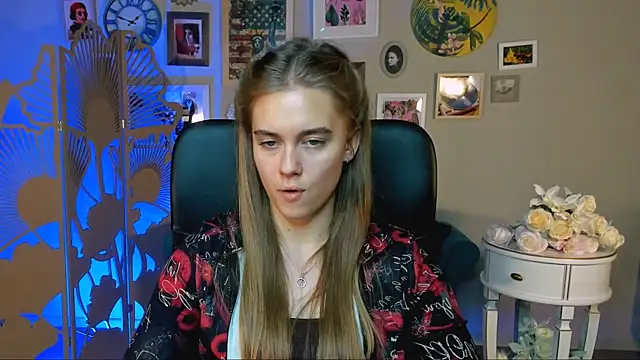 JuneWoods online show from November 25, 5:18 am