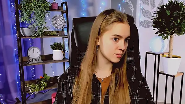 JuneWoods online show from December 17, 6:19 am