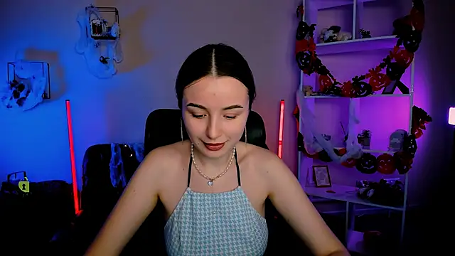 Snapshot of leslie_bird chatting on October 24, 8:55 am leslie bird online show from October 24, 8:55 am