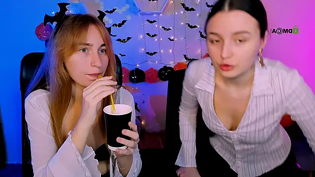 Snapshot of leslie_bird chatting on October 30, 11:11 am leslie bird online show from October 30, 11:11 am