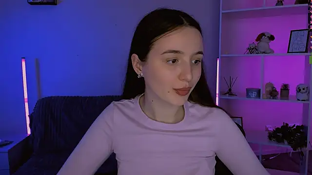 Snapshot of leslie_bird chatting on December 4, 12:58 pm leslie bird online show from December 4, 12:58 pm