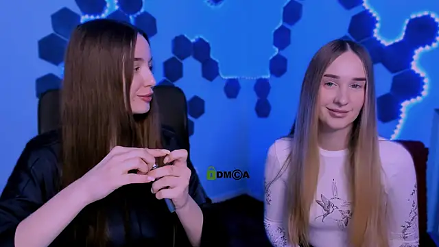 Snapshot of leslie_bird chatting on December 16, 10:09 am leslie bird online show from December 16, 10:09 am