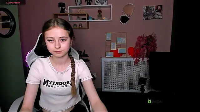 Snapshot of rebecca_smile chatting on June 10, 12:37 pm rebecca smile online show from June 10, 12:37 pm
