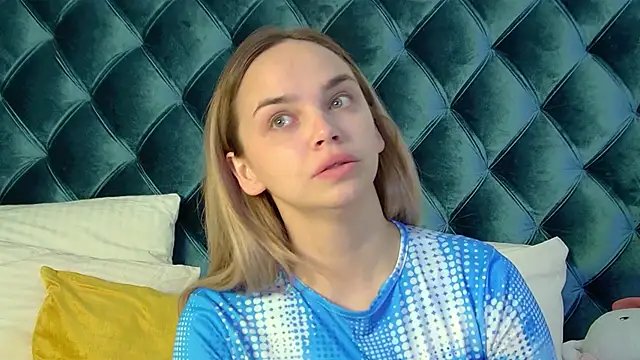 Snapshot of AnitaVenture chatting on October 1, 4:07 am AnitaVenture online show from October 1, 4:07 am