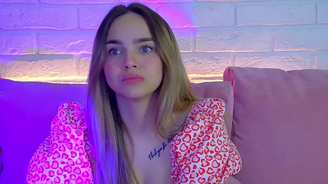 Snapshot of AnitaVenture chatting on October 5, 4:44 am AnitaVenture online show from October 5, 4:44 am