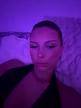 blondeeee online show from January 7, 5:04 pm