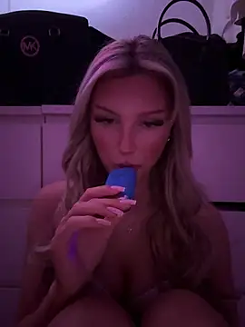 blondeeee online show from March 11, 4:57 pm