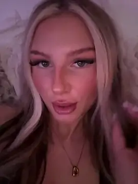 blondeeee online show from May 19, 3:51 pm