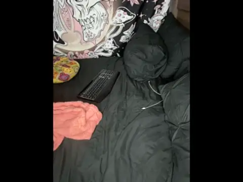 Snapshot of NeliaHexxen chatting on December 5, 5:05 am NeliaHexxen online show from December 5, 5:05 am