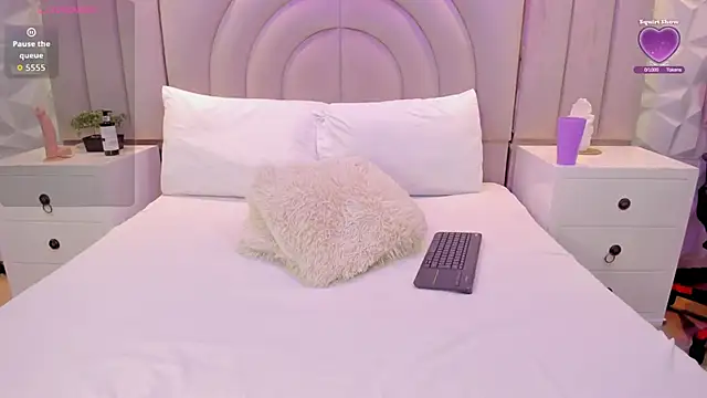 Snapshot of celestebellmont chatting on October 23, 12:37 pm celestebellmont online show from October 23, 12:37 pm