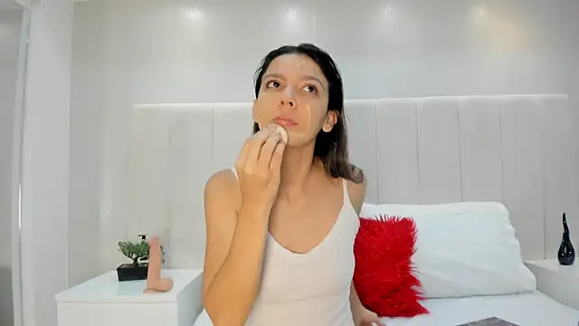 Snapshot of celestebellmont chatting on December 2, 12:32 pm celestebellmont online show from December 2, 12:32 pm