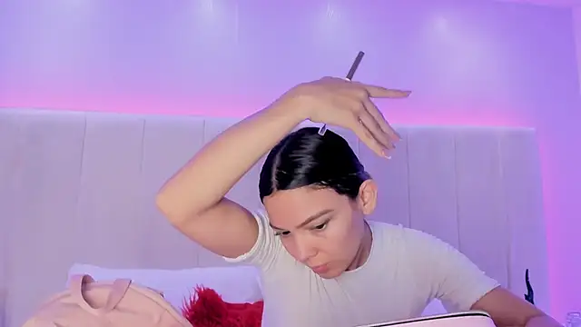 Snapshot of celestebellmont chatting on December 4, 2:37 pm celestebellmont online show from December 4, 2:37 pm