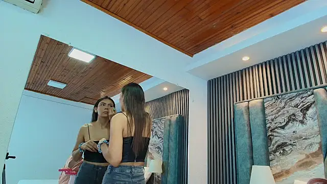 Snapshot of celestebellmont chatting on December 16, 12:43 pm celestebellmont online show from December 16, 12:43 pm