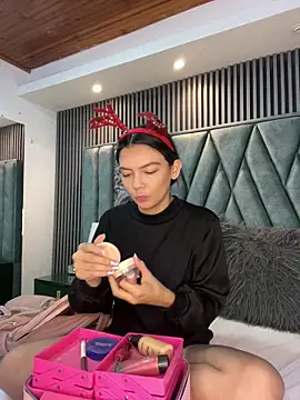 celestebellmont online show from December 17, 12:22 pm