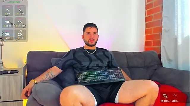 Snapshot of TomSloam chatting on October 16, 1:34 pm TomSloam online show from October 16, 1:34 pm