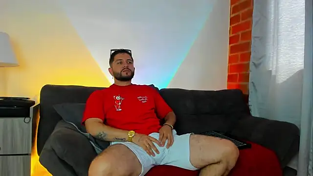 Snapshot of TomSloam chatting on October 18, 1:45 pm TomSloam online show from October 18, 1:45 pm