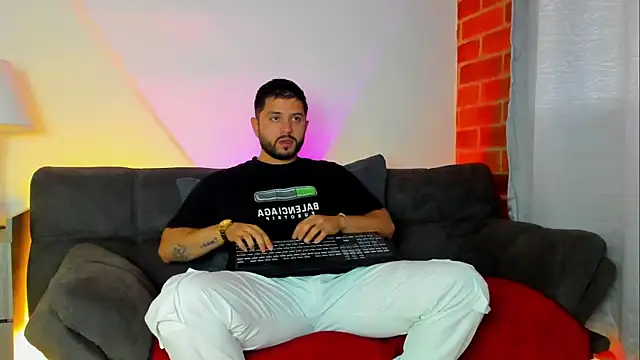 Snapshot of TomSloam chatting on October 23, 7:56 pm TomSloam online show from October 23, 7:56 pm