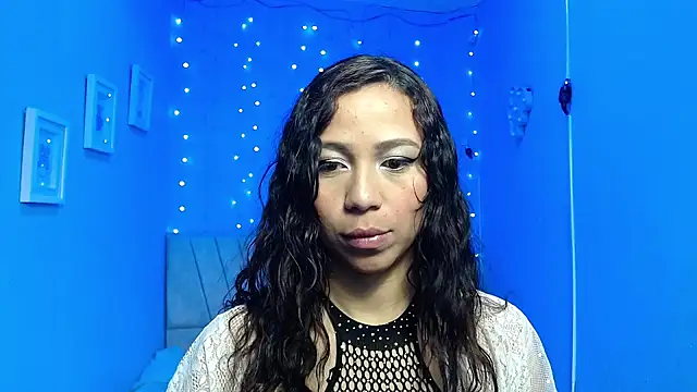 Snapshot of mIley_011 chatting on October 4, 1:20 pm mIley 011 online show from October 4, 1:20 pm