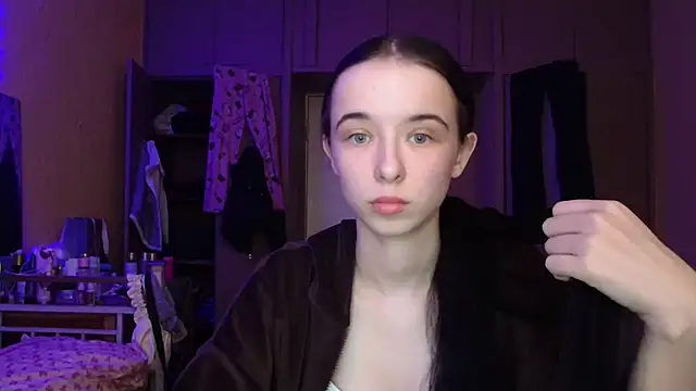 Emilia Light online show from March 14, 1:27 pm