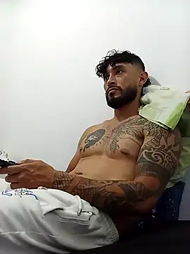 Snapshot of kingbickcockDn chatting on November 17, 3:34 am kingbickcockDn online show from November 17, 3:34 am