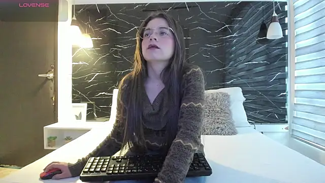 ZOE LE online show from February 11, 11:48 am