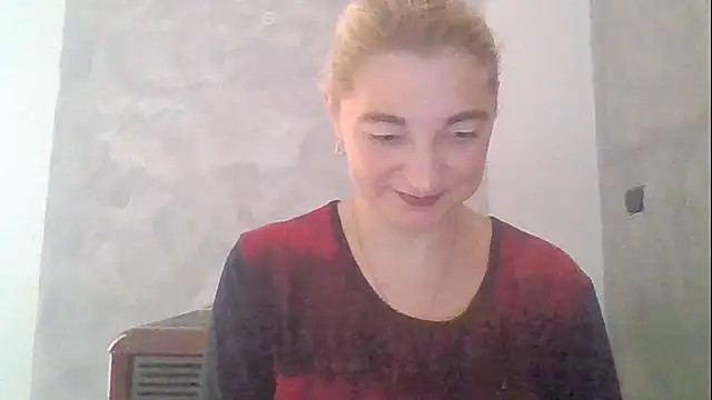 Snapshot of GoldenAngelMilf chatting on October 6, 8:45 am GoldenAngelMilf online show from October 6, 8:45 am