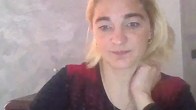 Snapshot of GoldenAngelMilf chatting on October 7, 8:44 am GoldenAngelMilf online show from October 7, 8:44 am