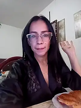 Snapshot of YaraDuartee chatting on October 15, 12:55 am YaraDuartee online show from October 15, 12:55 am