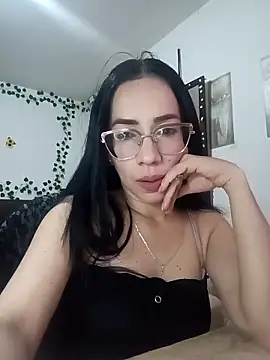 Snapshot of YaraDuartee chatting on October 25, 12:29 am YaraDuartee online show from October 25, 12:29 am