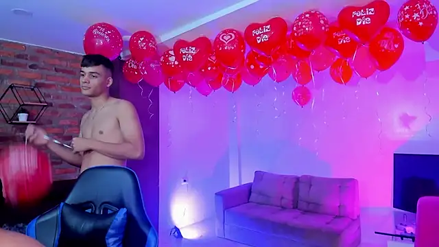 Spaceboys18 online show from February 17, 3:03 am