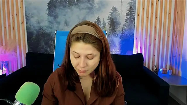 Snapshot of FameyBlum chatting on October 5, 8:12 am FameyBlum online show from October 5, 8:12 am