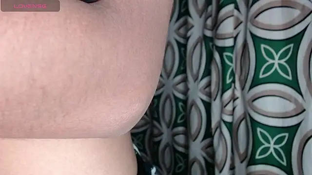 Snapshot of Lilitth_rose chatting on November 18, 2:50 am Lilitth rose online show from November 18, 2:50 am