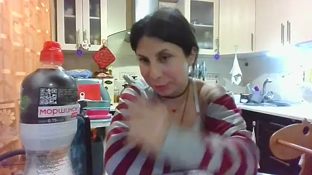 Snapshot of QueenMomyS chatting on October 16, 8:10 pm QueenMomyS online show from October 16, 8:10 pm