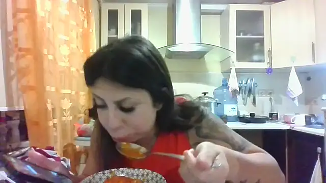 Snapshot of QueenMomyS chatting on October 18, 1:41 am QueenMomyS online show from October 18, 1:41 am