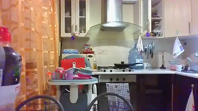 Snapshot of QueenMomyS chatting on October 18, 7:47 pm QueenMomyS online show from October 18, 7:47 pm