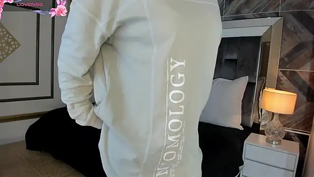 NaylaGrey online show from March 7, 11:29 am