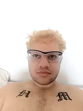 Snapshot of James55pp chatting on October 6, 11:07 am James55pp online show from October 6, 11:07 am