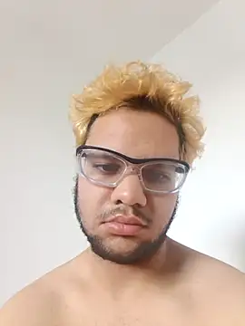 Snapshot of James55pp chatting on November 1, 3:25 pm James55pp online show from November 1, 3:25 pm