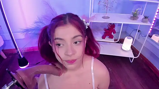 Snapshot of KathiaSaenz_ chatting on October 10, 4:00 am KathiaSaenz online show from October 10, 4:00 am