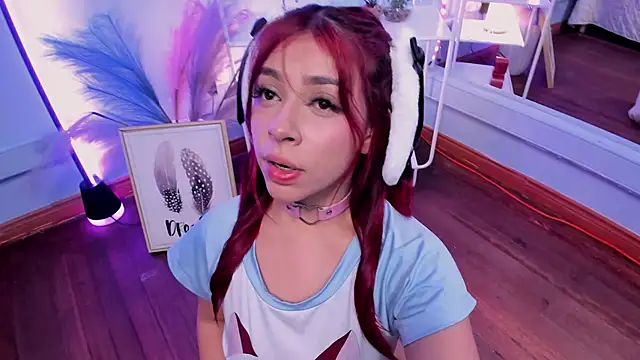 Snapshot of KathiaSaenz_ chatting on December 4, 4:11 am KathiaSaenz online show from December 4, 4:11 am