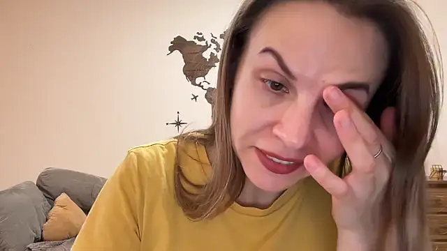 Snapshot of AnnieLove7722 chatting on November 10, 10:36 am AnnieLove7722 online show from November 10, 10:36 am