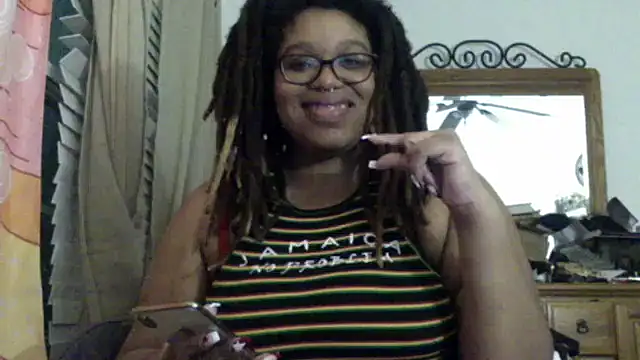 Snapshot of GoddessHoney55 chatting on October 16, 12:33 am GoddessHoney55 online show from October 16, 12:33 am