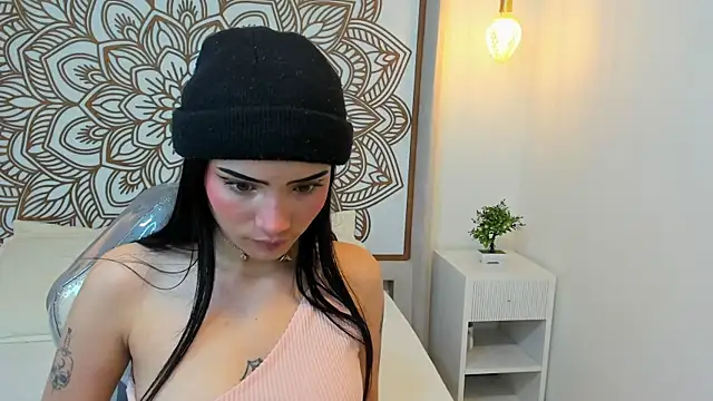 Daphne Nicolle online show from October 10, 8:52 pm