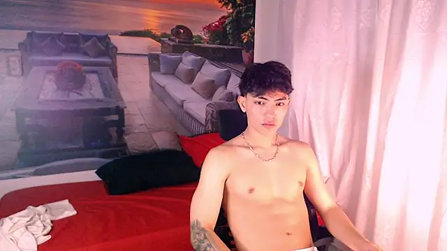 Snapshot of RomeoMillerr chatting on January 8, 8:11 pm RomeoMillerr online show from January 8, 8:11 pm
