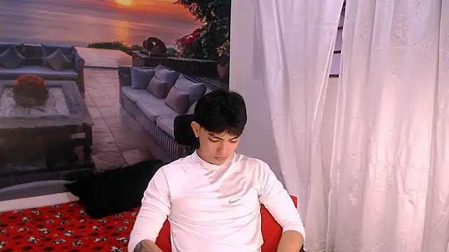 Snapshot of RomeoMillerr chatting on January 9, 7:48 pm RomeoMillerr online show from January 9, 7:48 pm