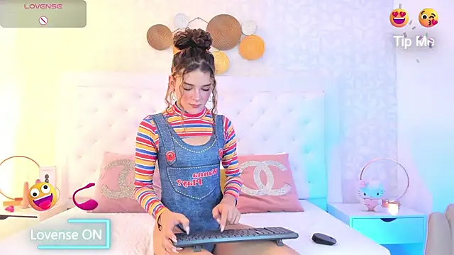 Snapshot of kendallspears_1 chatting on October 11, 3:39 am kendallspears 1 online show from October 11, 3:39 am