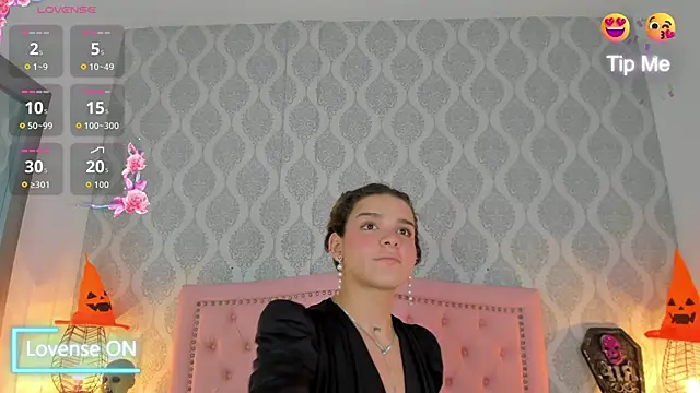 Snapshot of kendallspears_1 chatting on October 31, 3:40 am kendallspears 1 online show from October 31, 3:40 am